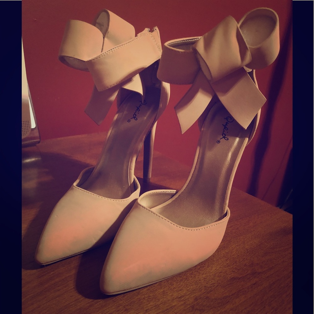 Nude qupid bow heels